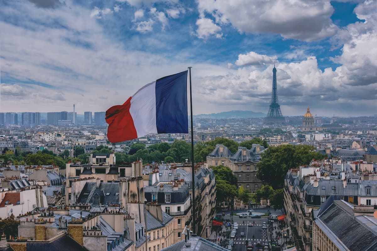 フランス国民議会、ステーブルコイン交換に課税へ 修正案が僅差で可決